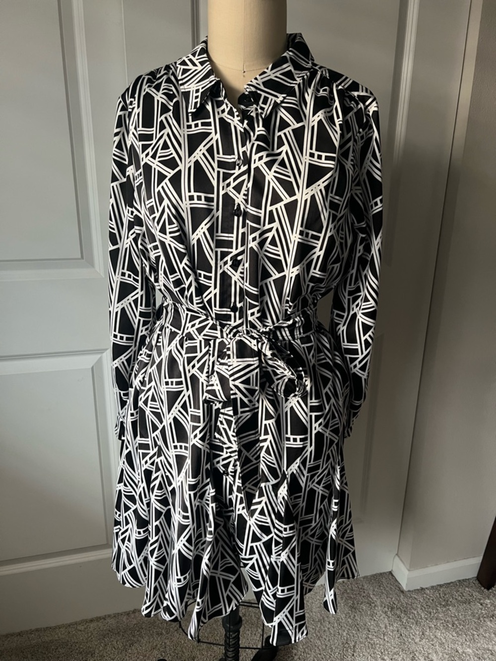 NWOT Karl Lagerfeld Black & White Geometric‎ Long-Sleeve Shirt Dress